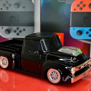 CLASSIC TRUCK PORTABLE BLUETOOTH/SPEAKER